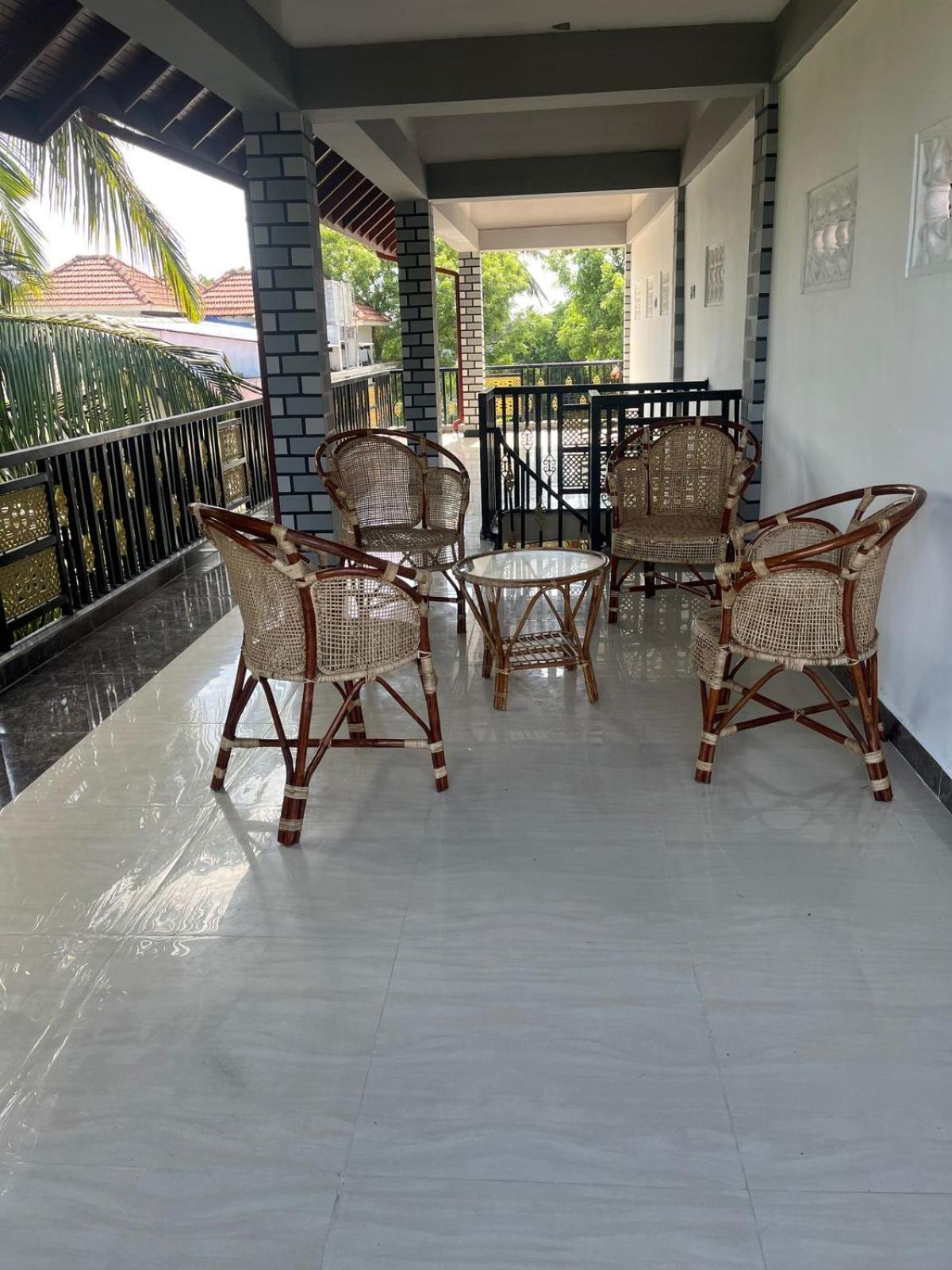 J & J Homestay Jaffna Esterno foto